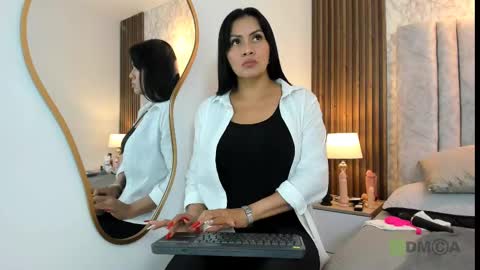 Snapshot of naomy_smithx chatting on 03/01/25, 06:43 Naomy Smith online show from 03/01/25, 06:43