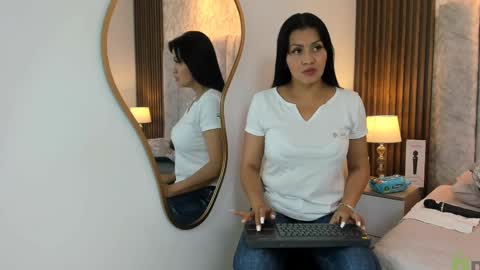 Snapshot of naomy_smithx chatting on 03/05/25, 06:45 Naomy Smith online show from 03/05/25, 06:45