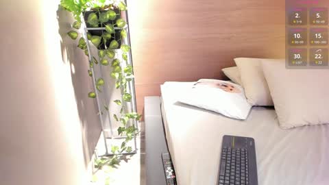 Naomy  online show from 01/27/25, 09:44