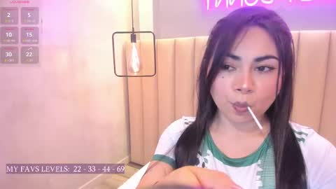 Naomy  online show from 09/19/25, 09:37