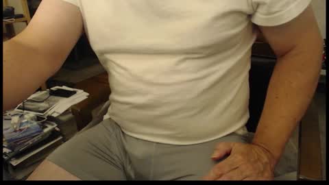 Snapshot of nassauliman chatting on 11/17/25, 12:38 nassauliman online show from 11/17/25, 12:38