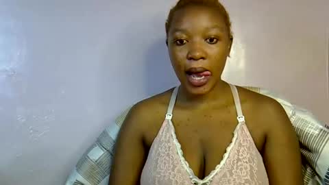 Snapshot of nasty_previne chatting on 10/31/25, 05:08 previn online show from 10/31/25, 05:08