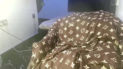 ella online show from 12/21/25, 10:44