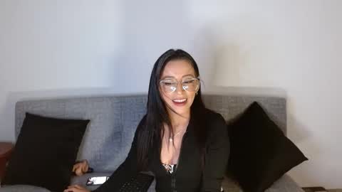 Snapshot of nat4youlove chatting on 01/12/25, 10:01 nathalia online show from 01/12/25, 10:01