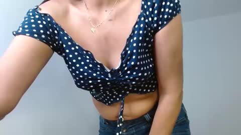 Snapshot of nat4youlove chatting on 02/20/25, 02:18 nathalia online show from 02/20/25, 02:18