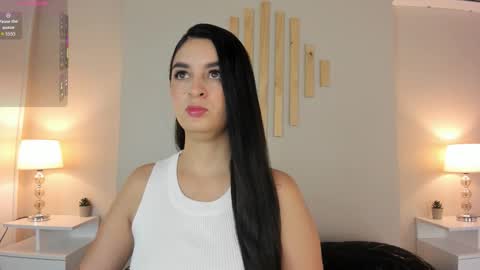 Natacha Diaz online show from 11/22/25, 11:31