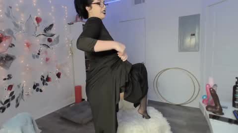 Snapshot of natahsaluxxx chatting on 12/23/24, 02:50 Natasha Luxxx online show from 12/23/24, 02:50