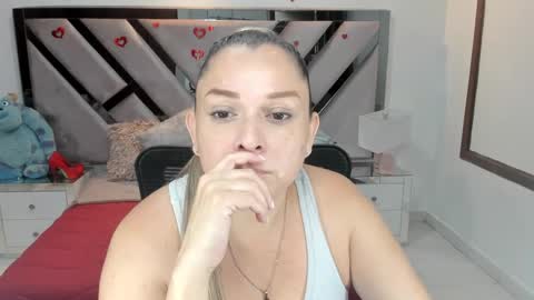natalia5560 online show from 10/05/25, 01:42