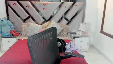 natalia5560 online show from 10/22/25, 01:00
