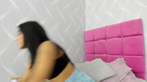 Snapshot of natalia_aguirre chatting on 01/05/25, 06:56 Naty  online show from 01/05/25, 06:56