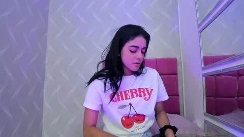 Snapshot of natalia_aguirre chatting on 01/22/25, 12:27 Naty  online show from 01/22/25, 12:27