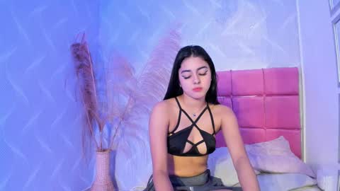 Snapshot of natalia_aguirre chatting on 02/18/25, 03:54 Naty  online show from 02/18/25, 03:54