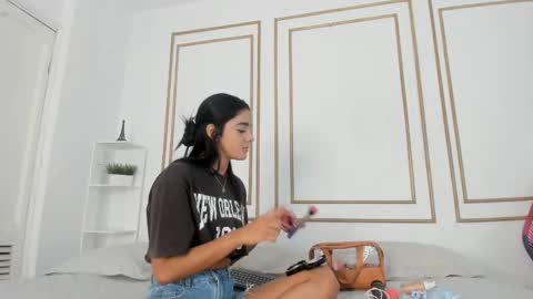Snapshot of natalia_aguirre chatting on 02/23/25, 12:37 Naty  online show from 02/23/25, 12:37
