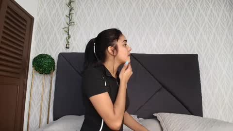 Snapshot of natalia_aguirre chatting on 09/16/25, 12:06 Naty  online show from 09/16/25, 12:06