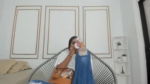 Snapshot of natalia_aguirre chatting on 09/27/25, 12:21 Naty  online show from 09/27/25, 12:21