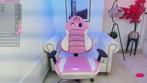 Snapshot of natalia_cartier chatting on 04/16/26, 08:04 Natalia. online show from 04/16/26, 08:04