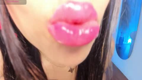 Snapshot of natalia_leon8 chatting on 11/08/25, 04:23 Natalia Leon online show from 11/08/25, 04:23