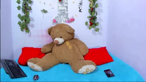 nataliaandjulliam online show from 02/18/26, 03:57