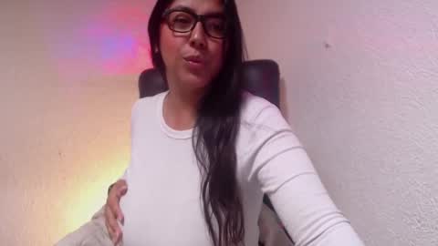 Snapshot of nataliabeaumont chatting on 09/18/25, 03:14 sara online show from 09/18/25, 03:14
