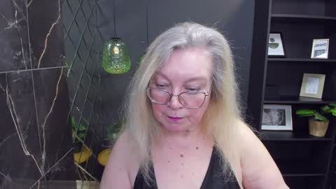 Snapshot of natalicloud chatting on 12/05/24, 01:28 NataliCloud online show from 12/05/24, 01:28
