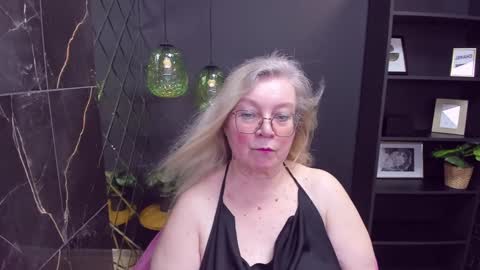 Snapshot of natalicloud chatting on 12/11/24, 01:17 NataliCloud online show from 12/11/24, 01:17