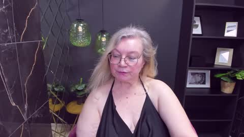Snapshot of natalicloud chatting on 12/11/24, 04:20 NataliCloud online show from 12/11/24, 04:20