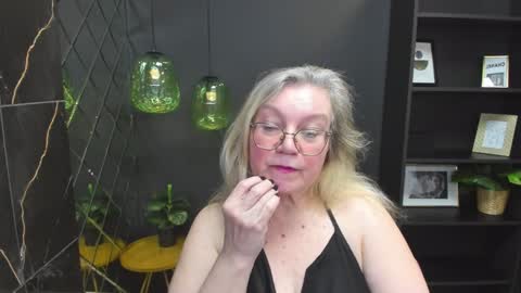 Snapshot of natalicloud chatting on 12/21/24, 02:47 NataliCloud online show from 12/21/24, 02:47