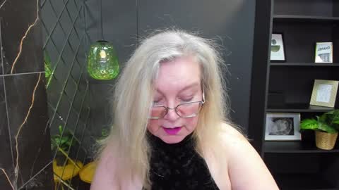 Snapshot of natalicloud chatting on 12/22/24, 01:44 NataliCloud online show from 12/22/24, 01:44