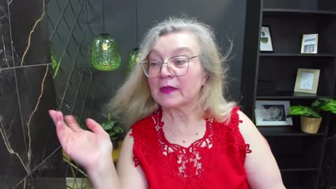 Snapshot of natalicloud chatting on 12/24/24, 05:23 NataliCloud online show from 12/24/24, 05:23