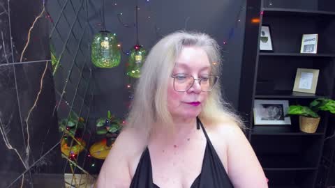 Snapshot of natalicloud chatting on 12/26/24, 01:32 NataliCloud online show from 12/26/24, 01:32