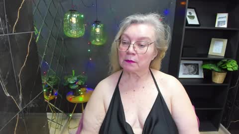 Snapshot of natalicloud chatting on 12/28/24, 04:52 NataliCloud online show from 12/28/24, 04:52