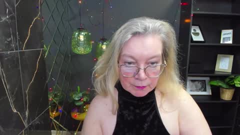 Snapshot of natalicloud chatting on 12/29/24, 01:17 NataliCloud online show from 12/29/24, 01:17