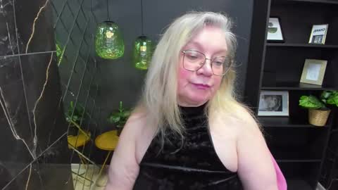 Snapshot of natalicloud chatting on 01/17/25, 05:41 NataliCloud online show from 01/17/25, 05:41