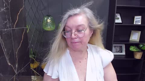 Snapshot of natalicloud chatting on 01/18/25, 07:37 NataliCloud online show from 01/18/25, 07:37