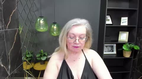 Snapshot of natalicloud chatting on 03/09/25, 01:15 NataliCloud online show from 03/09/25, 01:15