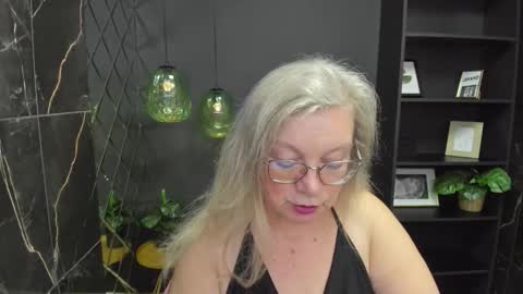 Snapshot of natalicloud chatting on 10/03/25, 01:30 NataliCloud online show from 10/03/25, 01:30