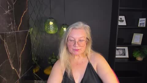 Snapshot of natalicloud chatting on 10/17/25, 03:03 NataliCloud online show from 10/17/25, 03:03