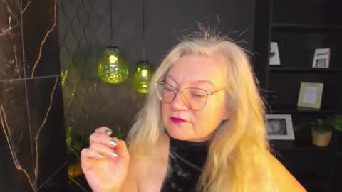 Snapshot of natalicloud chatting on 10/24/25, 01:29 NataliCloud online show from 10/24/25, 01:29