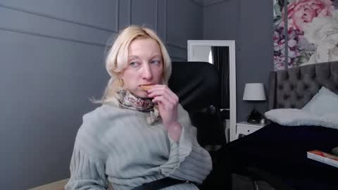 Natalie online show from 02/28/25, 07:05