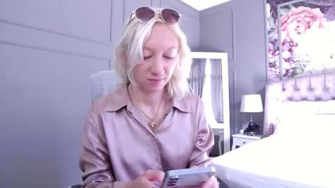 Natalie online show from 11/02/25, 09:11