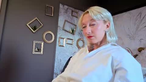 Natalie online show from 06/18/26, 01:59