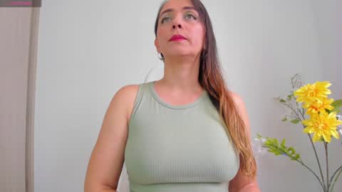 Snapshot of natalie_cowens chatting on 12/21/24, 07:38 Natalie online show from 12/21/24, 07:38