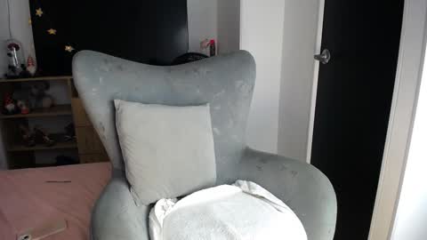 Snapshot of natalie_fox23 chatting on 12/12/24, 03:37 Natalia online show from 12/12/24, 03:37