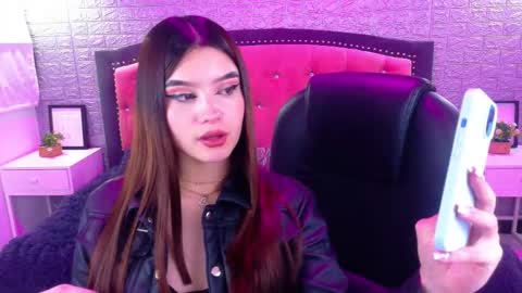 Snapshot of natalie_loffreda chatting on 10/25/25, 08:03 natalie online show from 10/25/25, 08:03