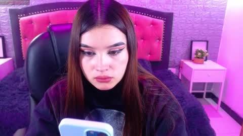 Snapshot of natalie_loffreda chatting on 10/28/25, 02:59 natalie online show from 10/28/25, 02:59