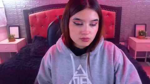 Snapshot of natalie_loffreda chatting on 11/08/25, 03:29 natalie online show from 11/08/25, 03:29