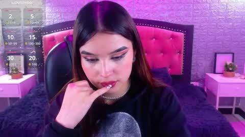 Snapshot of natalie_loffreda chatting on 11/11/25, 04:01 natalie online show from 11/11/25, 04:01