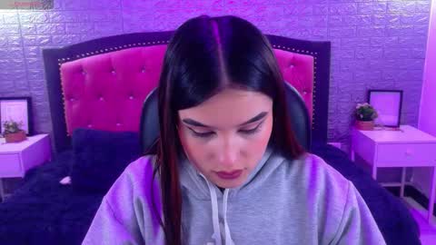 Snapshot of natalie_loffreda chatting on 11/15/25, 03:15 natalie online show from 11/15/25, 03:15