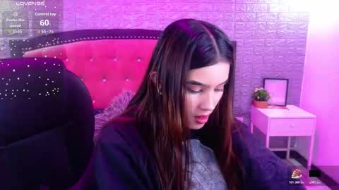 Snapshot of natalie_loffreda chatting on 11/19/25, 03:17 natalie online show from 11/19/25, 03:17