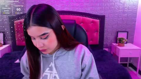 Snapshot of natalie_loffreda chatting on 11/24/25, 03:28 natalie online show from 11/24/25, 03:28